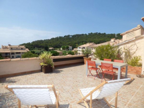 2 Chambres avec Grande terrasse de 25m² à 350M de la Plage